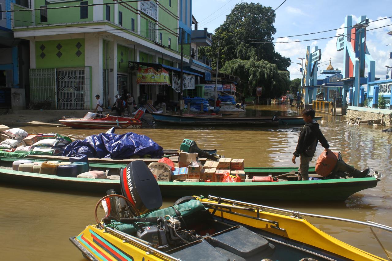 Sebulan Berlalu, Banjir...