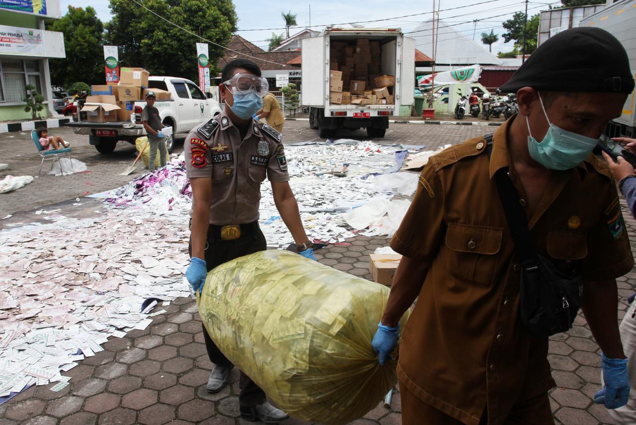 Pemusnahan 1,8 Ton Obat...