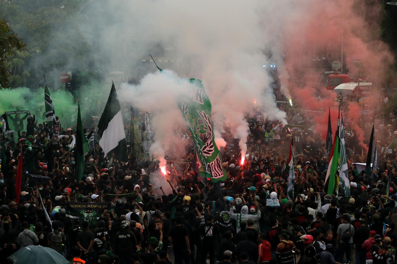 Tuntut Revolusi Sepakbola...