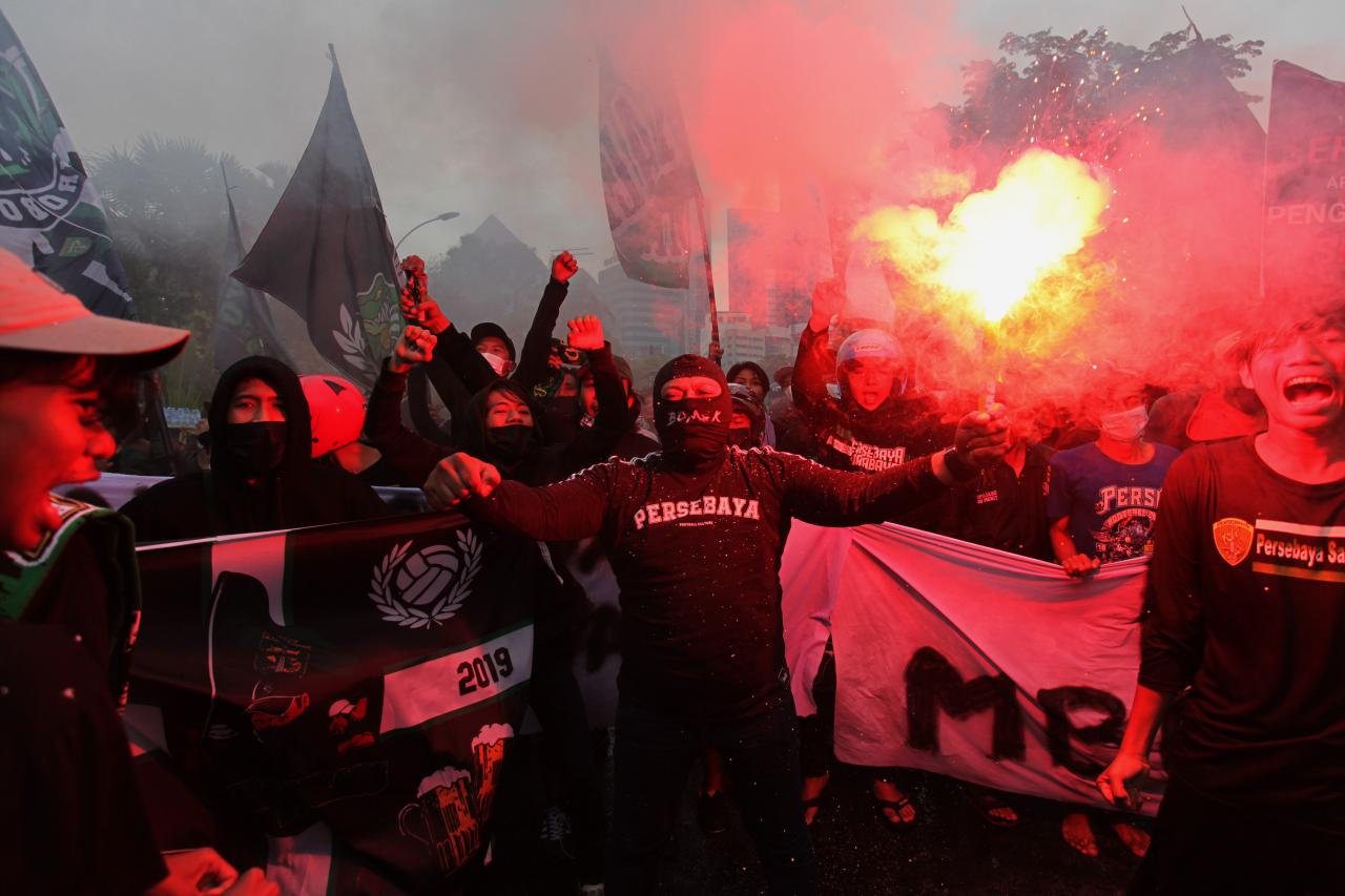 Tuntut Revolusi Sepakbola...