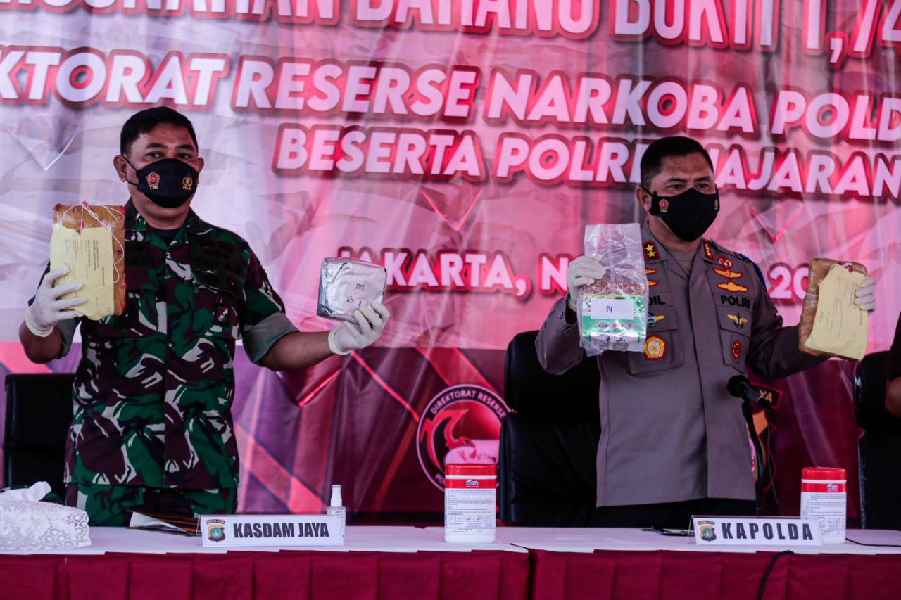 Polda Metro Jaya Musnahkan...
