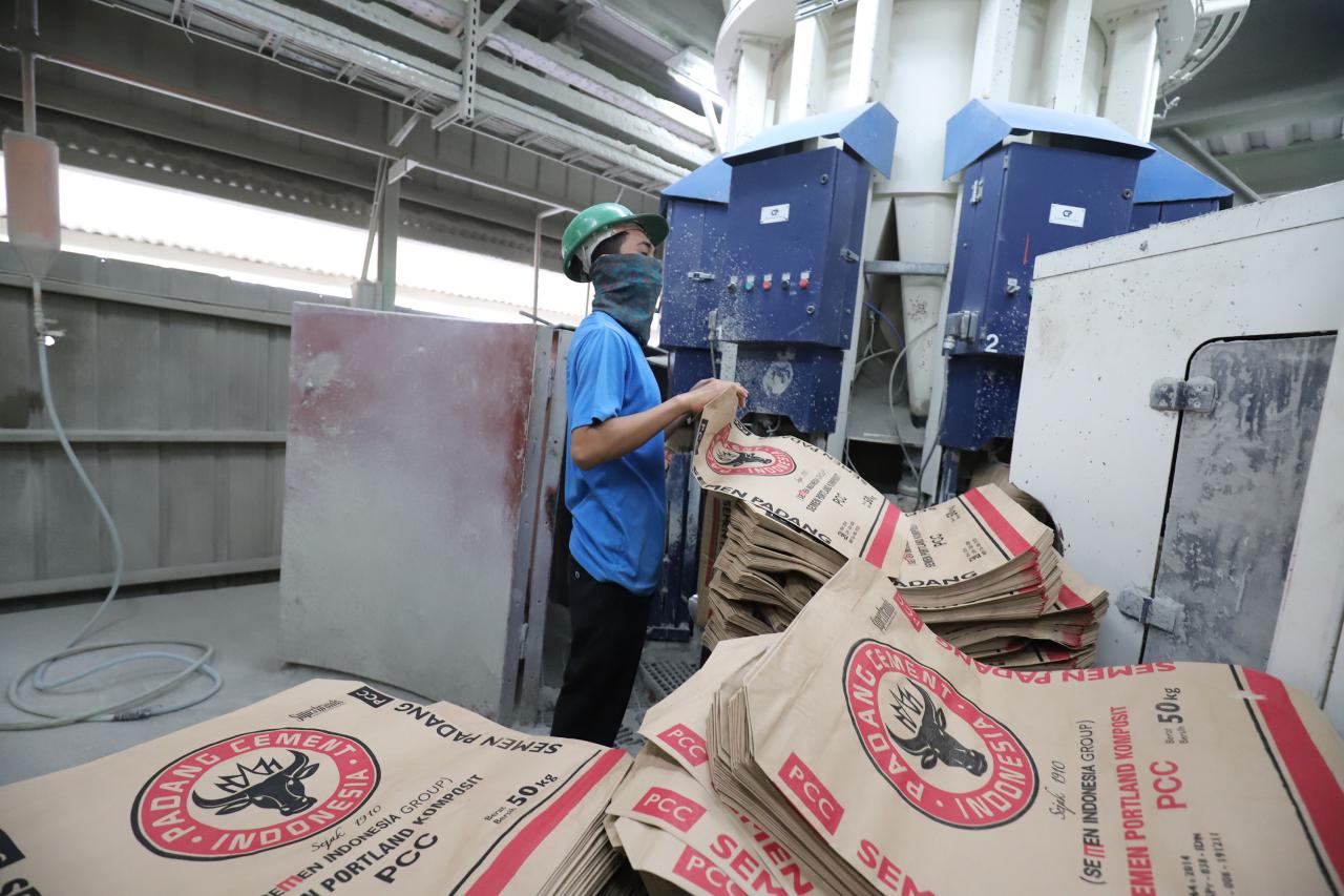 Melihat Proses Pengemasan...
