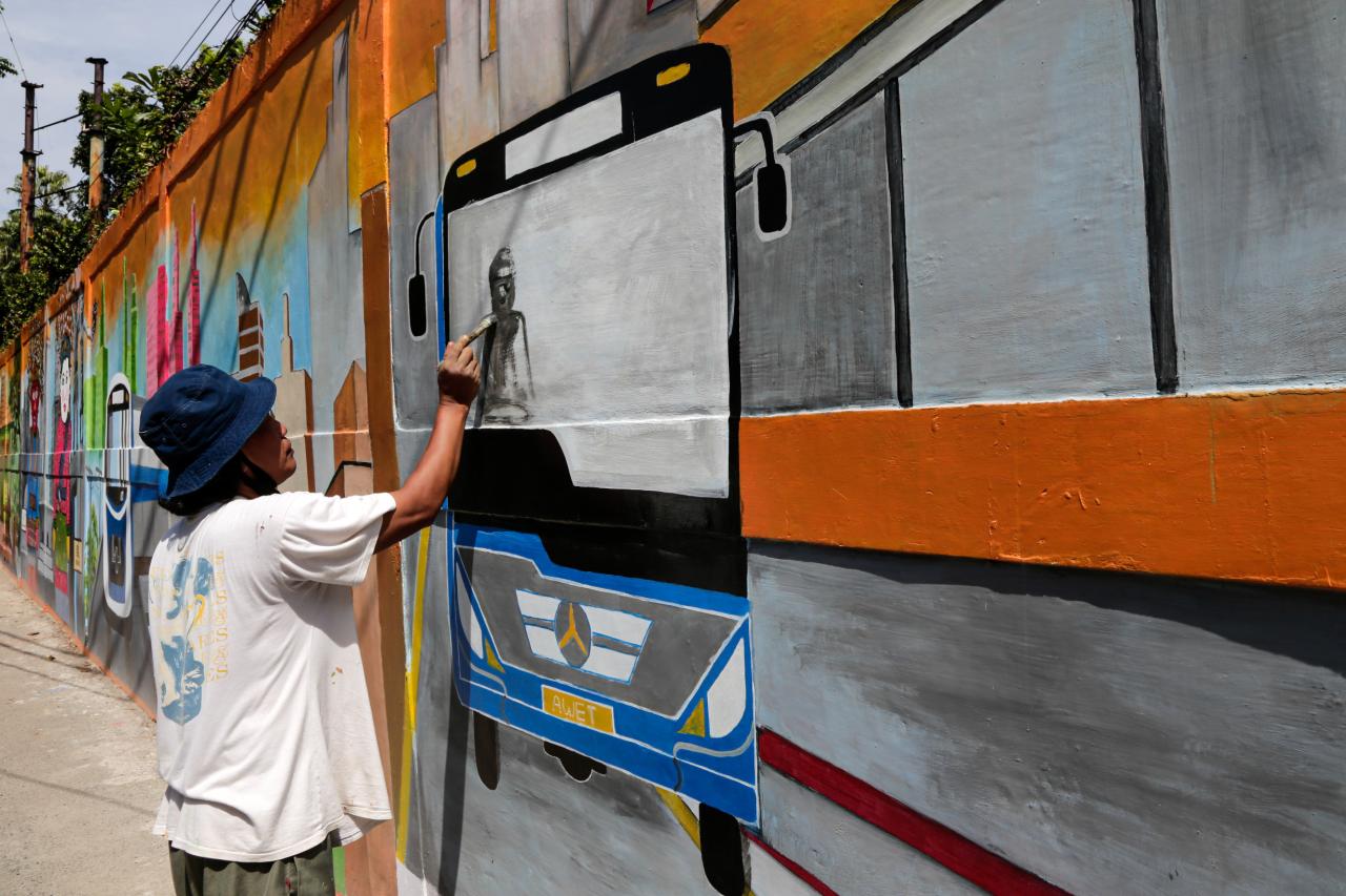 Warna-warni Hiasan Mural...