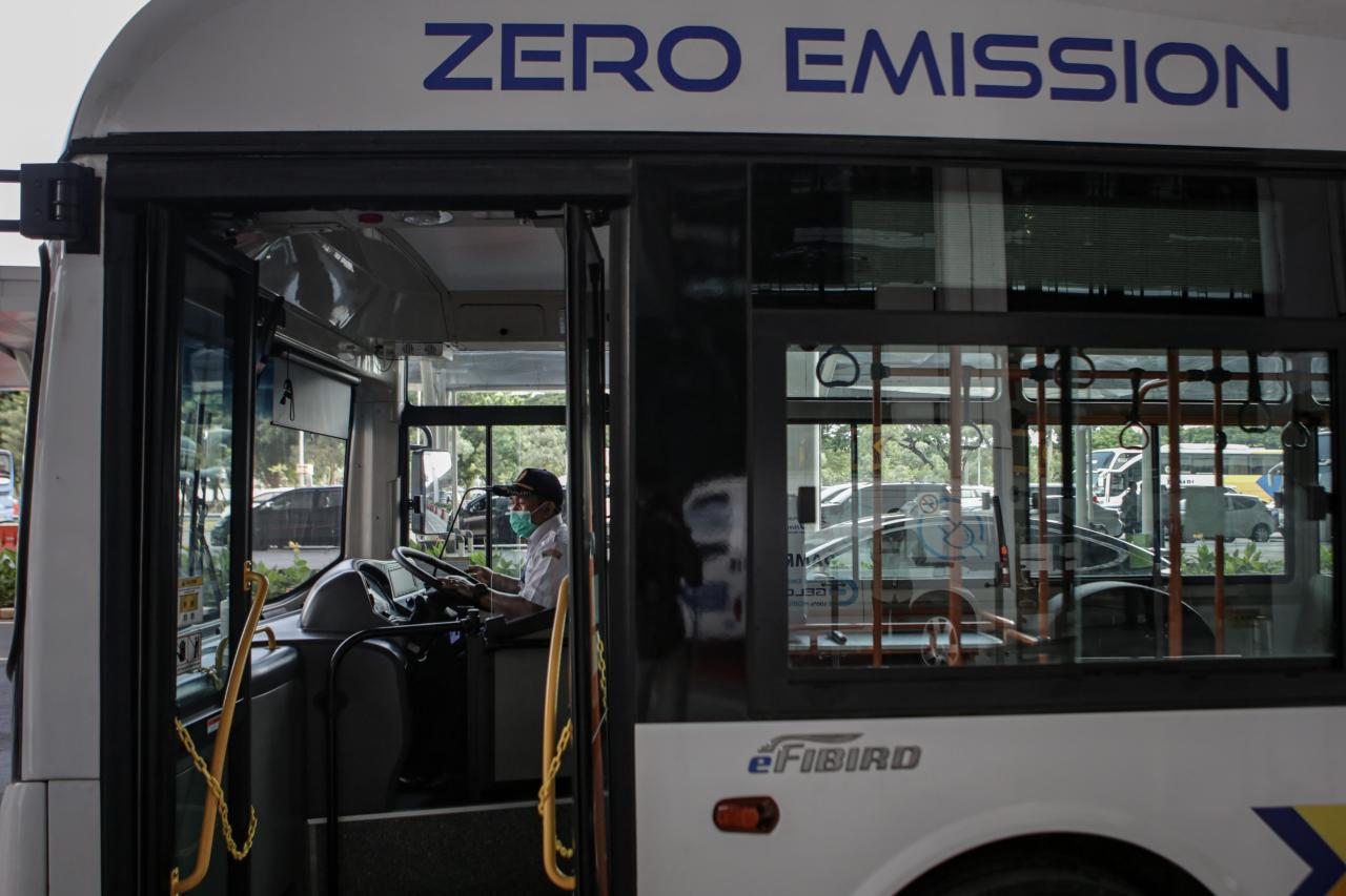 Damri Luncurkan Bus...
