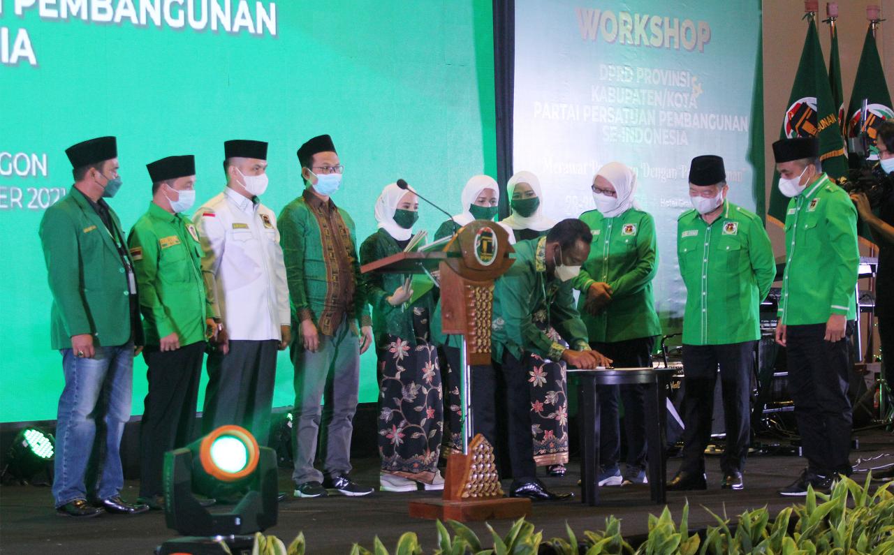 Lokakarya DPRD Provinsi...