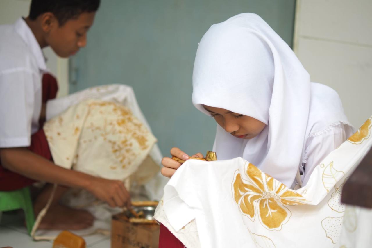 Mengenalkan dan Mencintai...