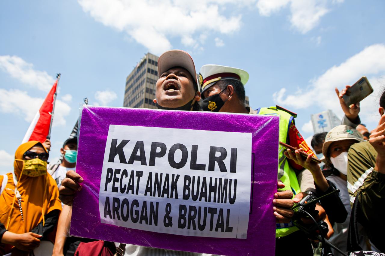 Tak Punya Izin, Aparat...
