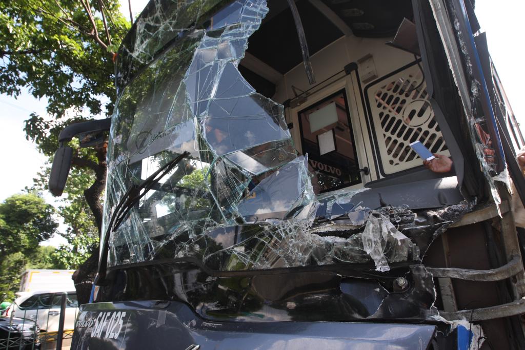 Ditabrak Transjakarta,...