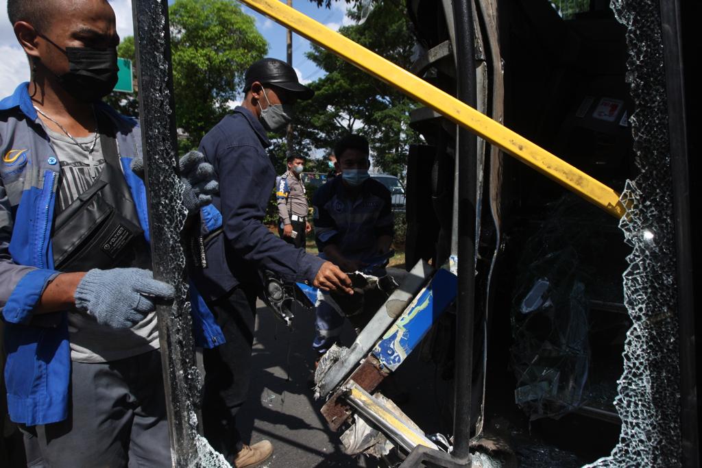 Ditabrak Transjakarta,...