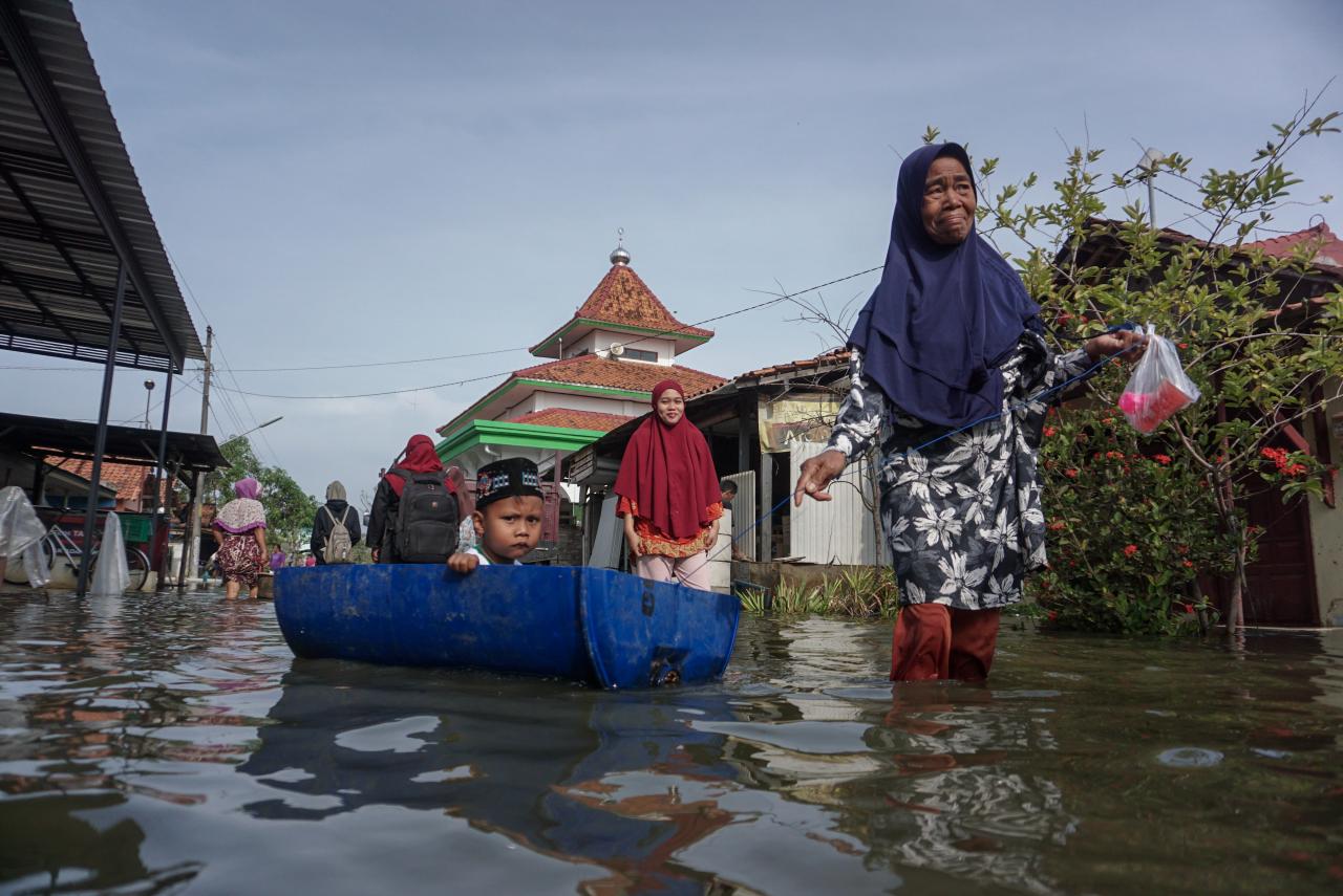 Banjir Rob Masih Menggenangi...