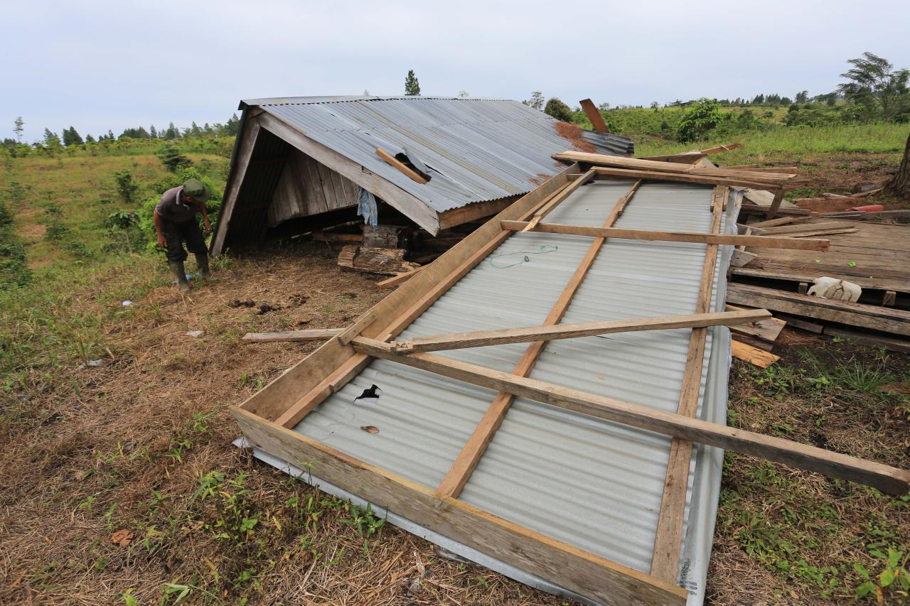 Puluhan Rumah Warga...