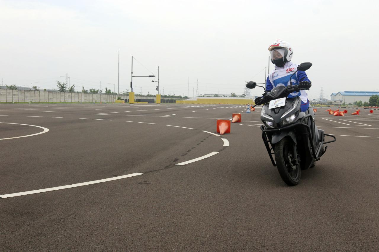 Pelatihan Aman Berkendara...