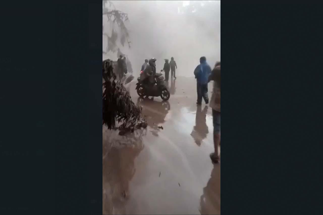 Banjir Lahar Dingin...