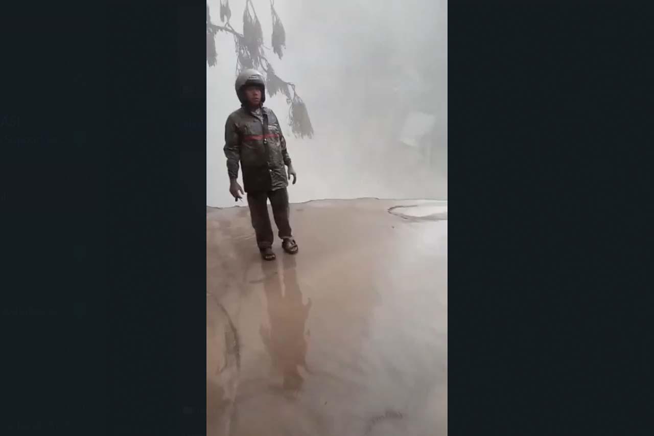 Banjir Lahar Dingin...