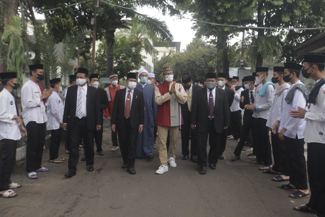 Sandiaga Uno: Santri...