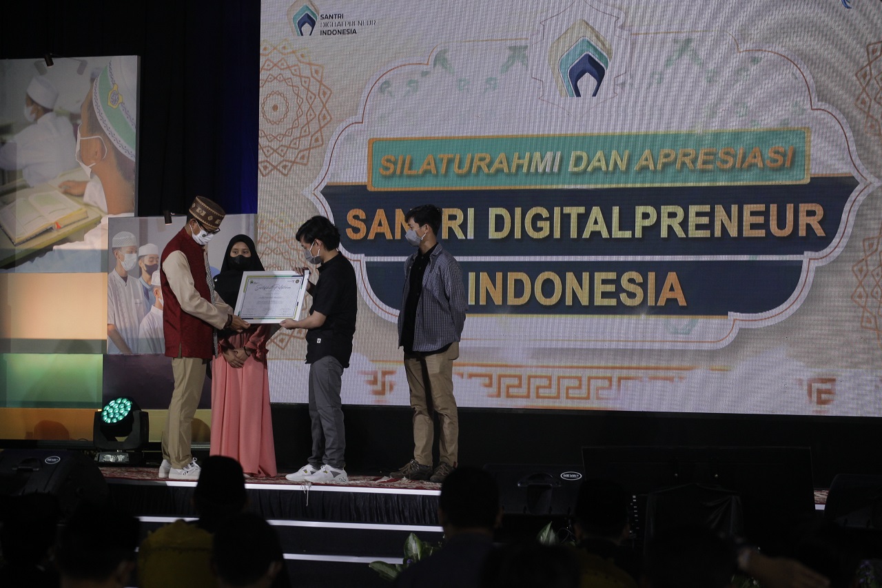 Sandiaga Uno: Santri...