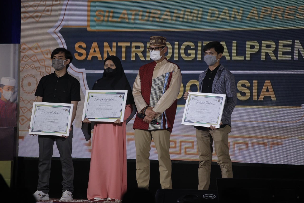 Sandiaga Uno: Santri...