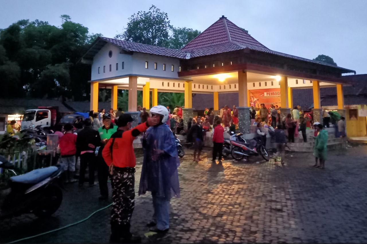 Evakuasi Korban Letusan...