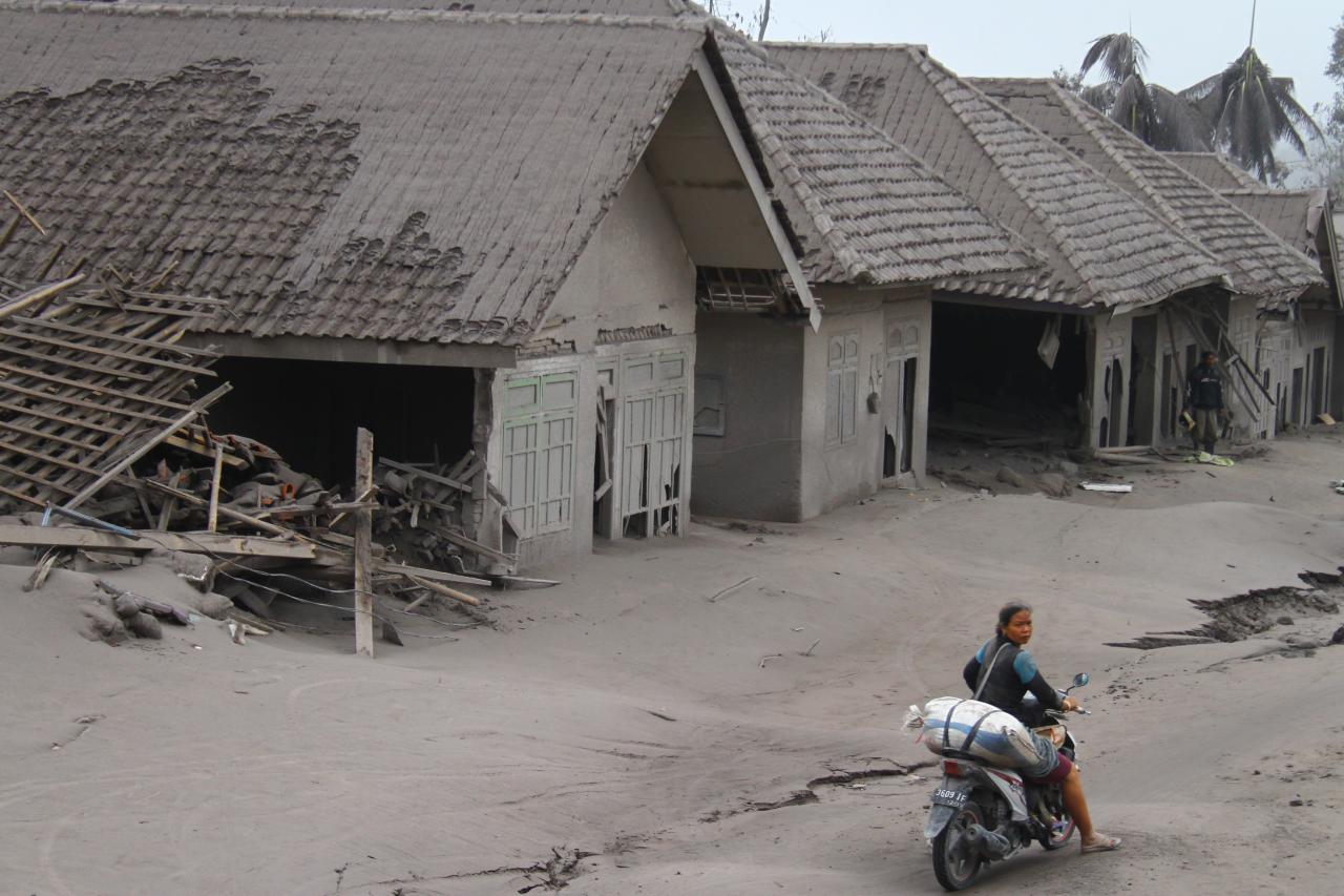 Dampak Letusan Semeru,...