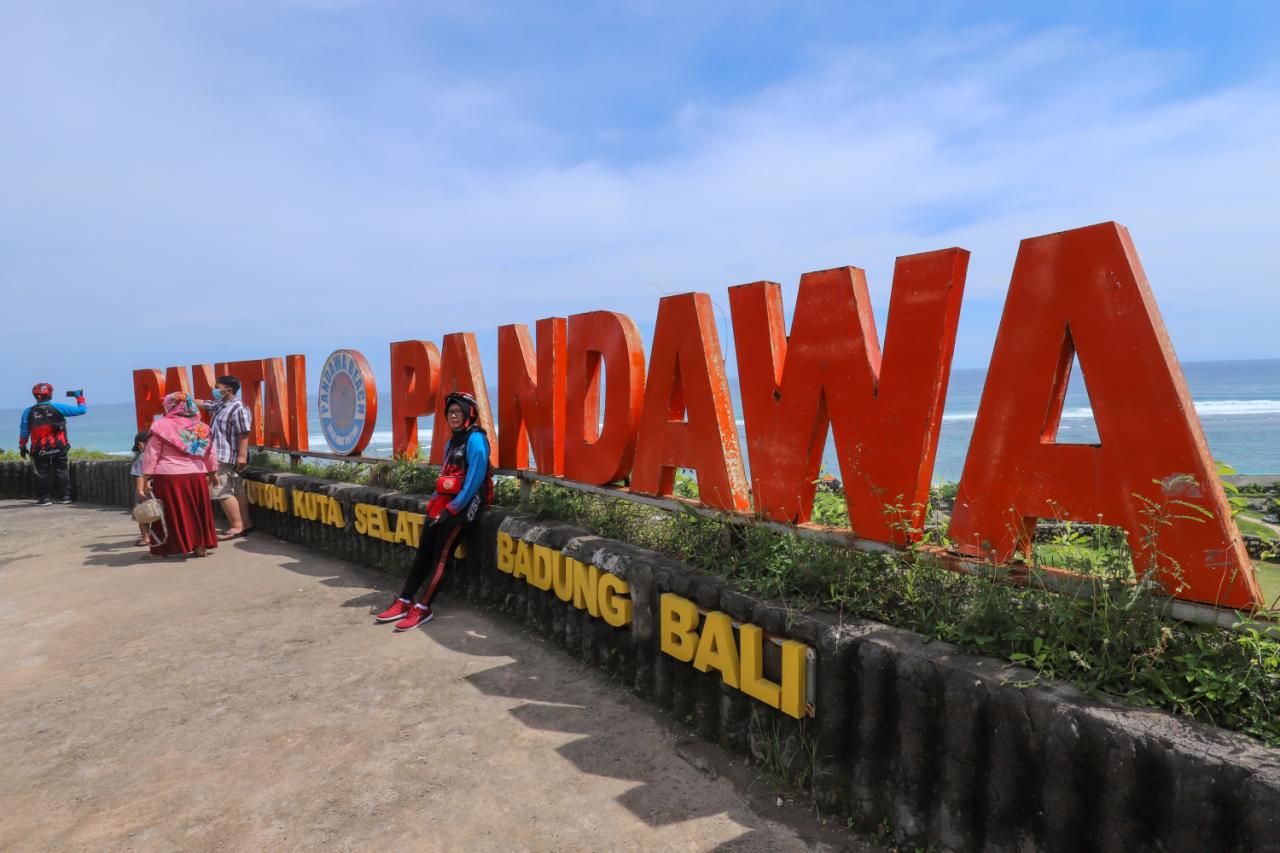 Wisata Pantai Pandawa...
