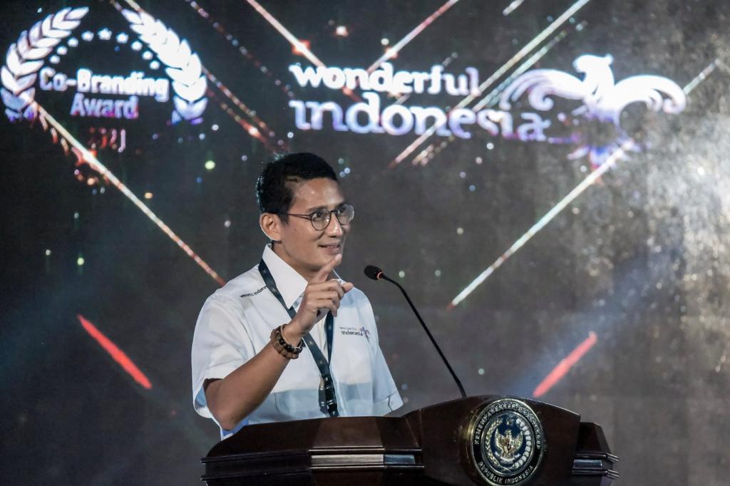 Kemenparekraf Beri Anugerah...