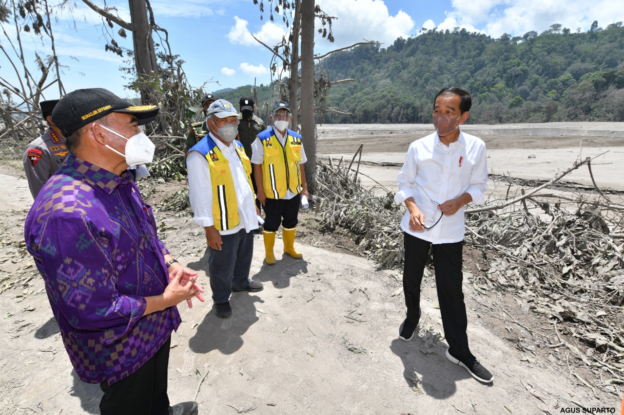 Presiden Jokowi Tinjau...