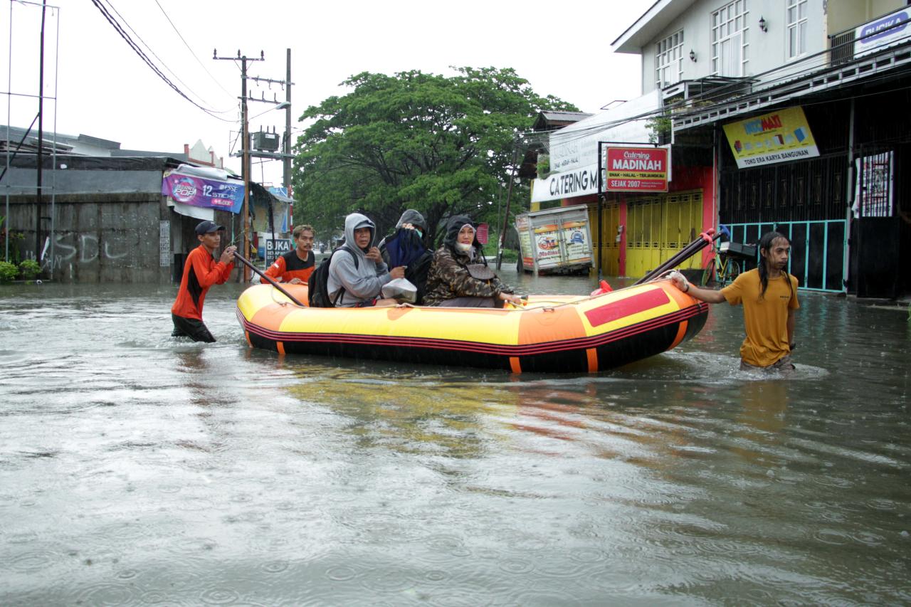 Banjir Rendam Permukiman...