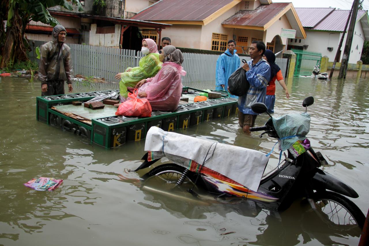 Ratusan Rumah Terendam...