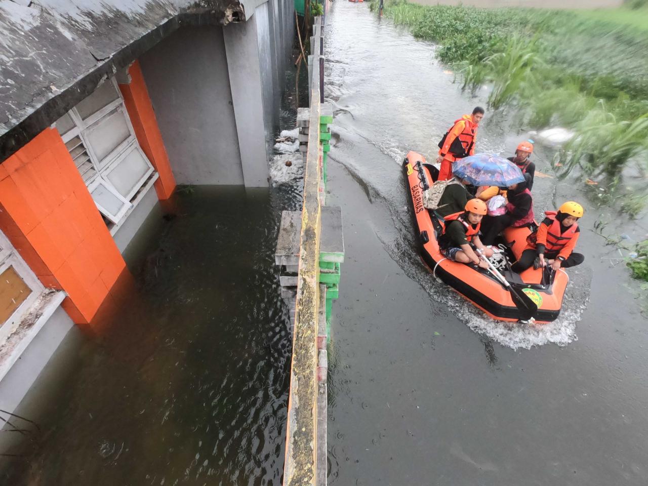 Makassar Dikepung Banjir,...