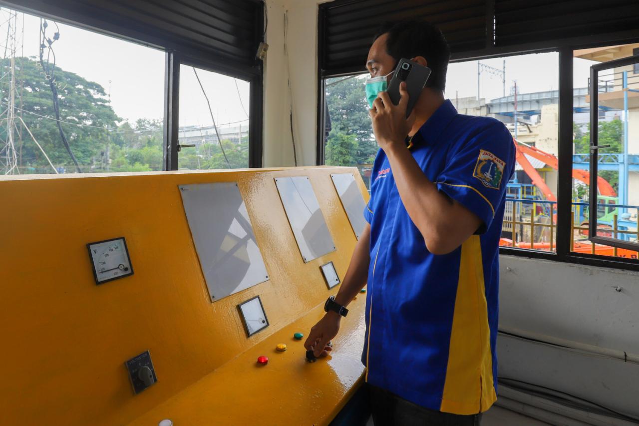 Pemantauan Debit Air...