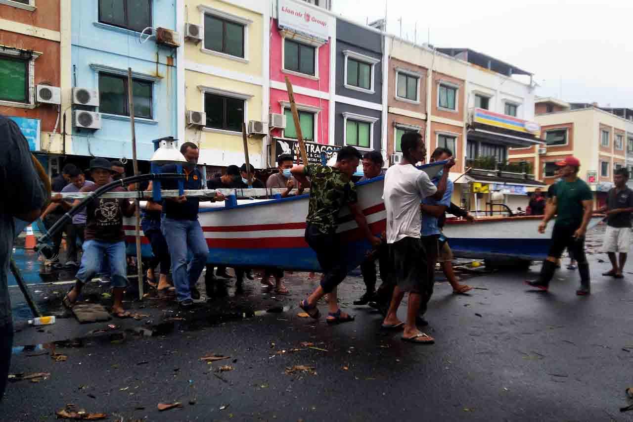 Dampak Ombak Tinggi...