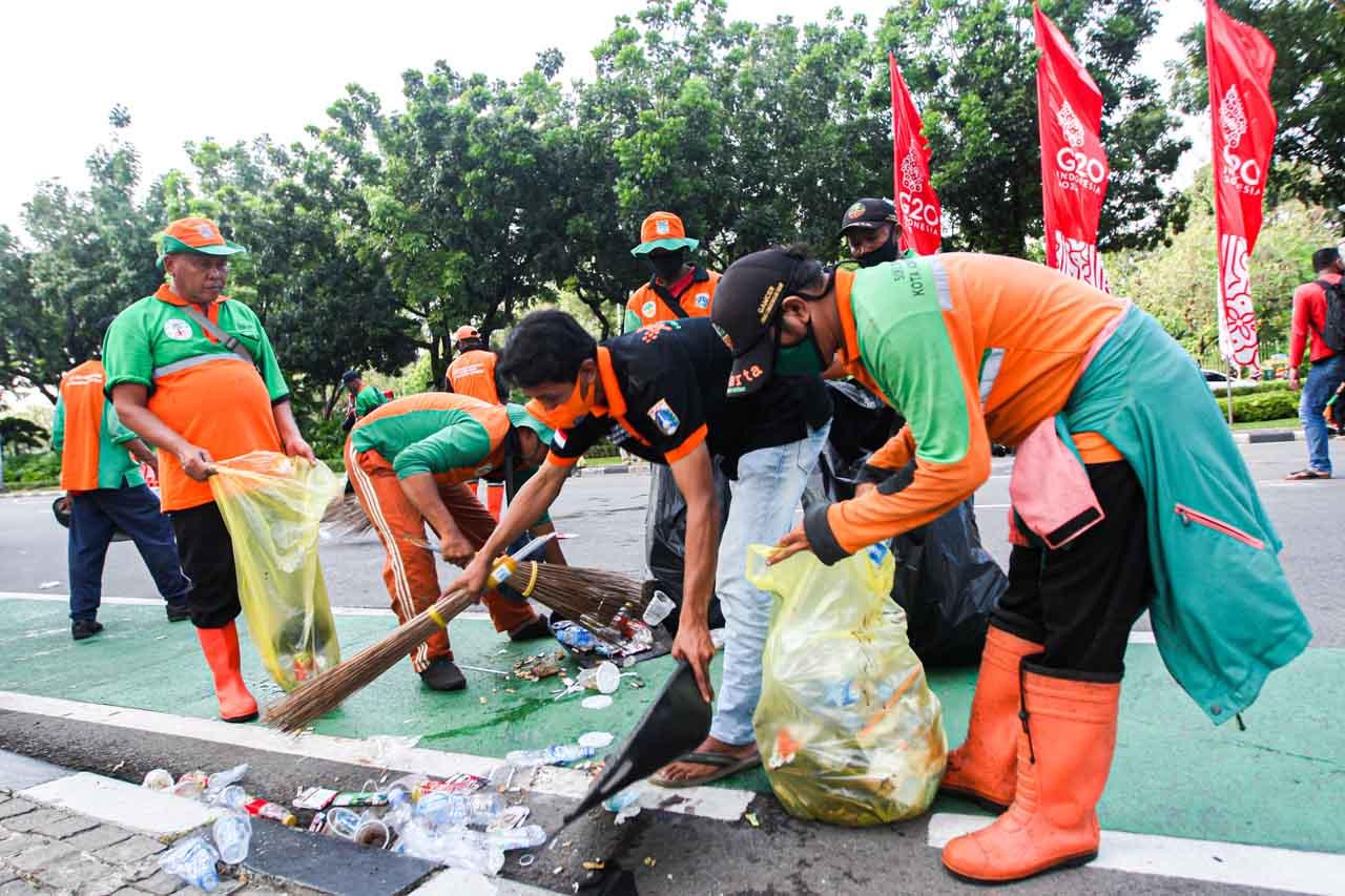 Demo Buruh Bubar, Petugas...