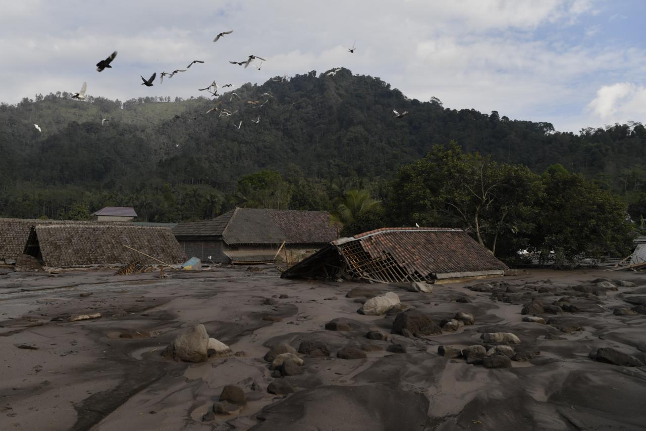 Dusun Kamar Kajang Tertimbun...