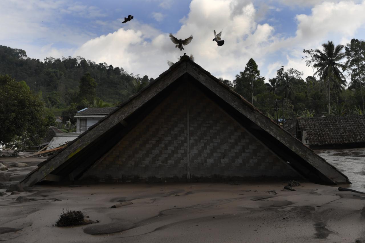 Dusun Kamar Kajang Tertimbun...