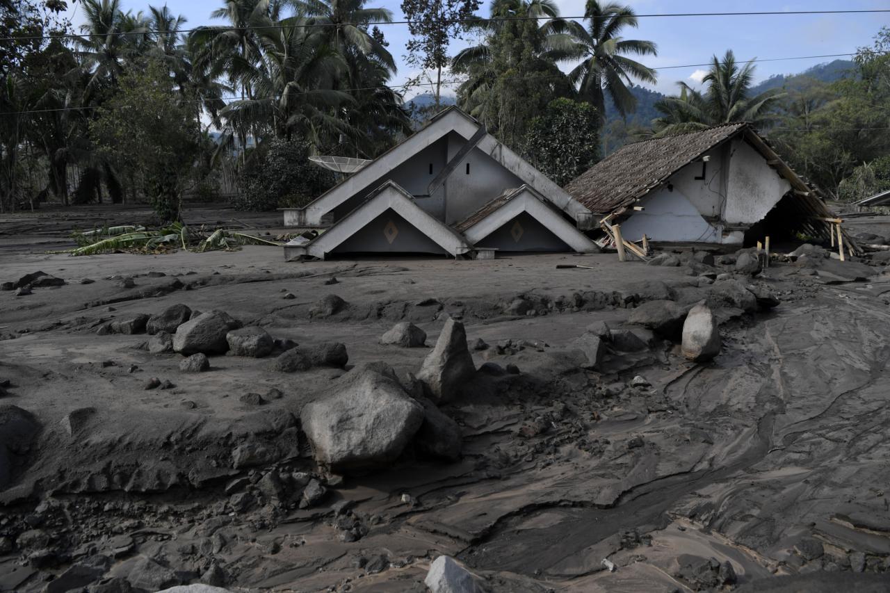 Dusun Kamar Kajang Tertimbun...