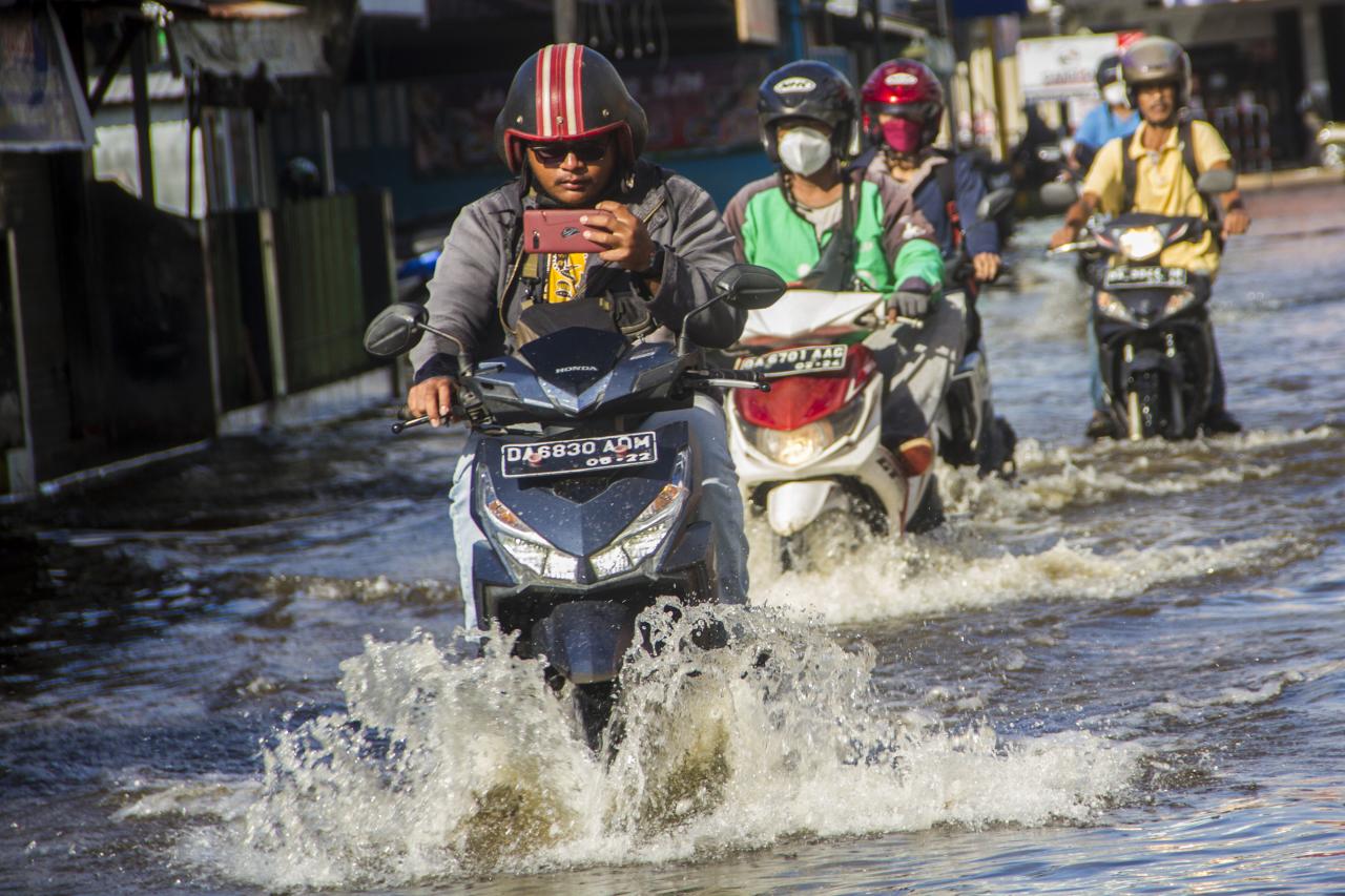 Banjir Rob Landa Kota...