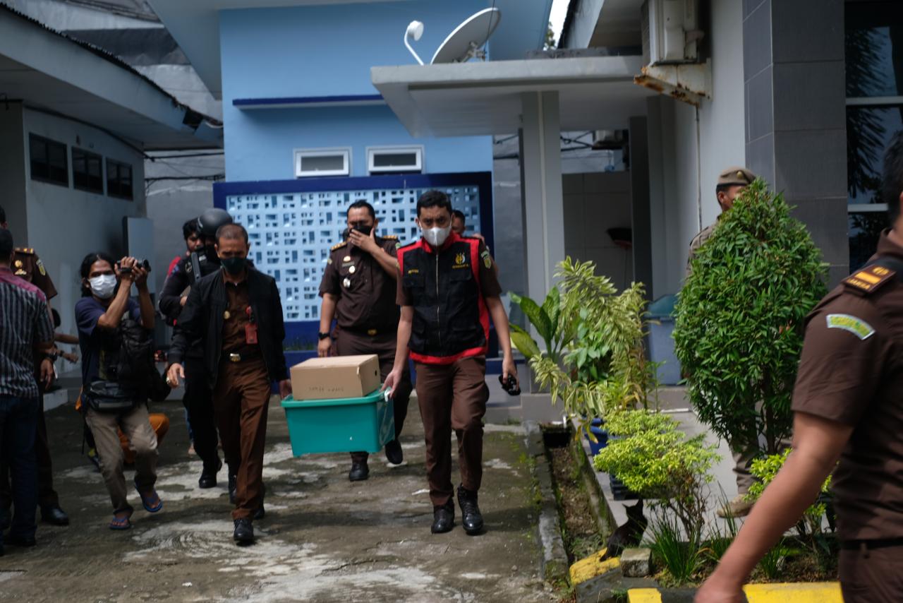 Kejati Sulsel Geledah...