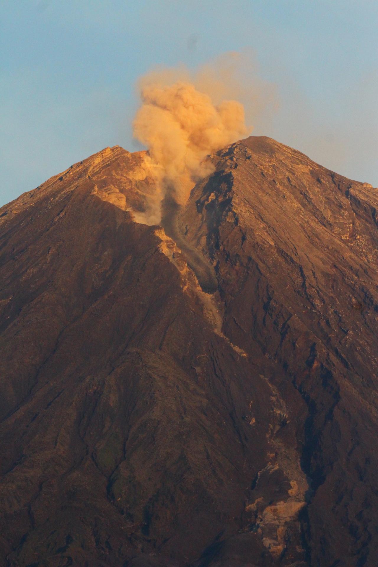 Status Gunung Semeru...