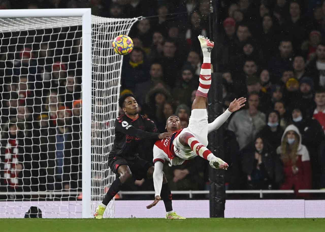 Gempuran Meriam London...