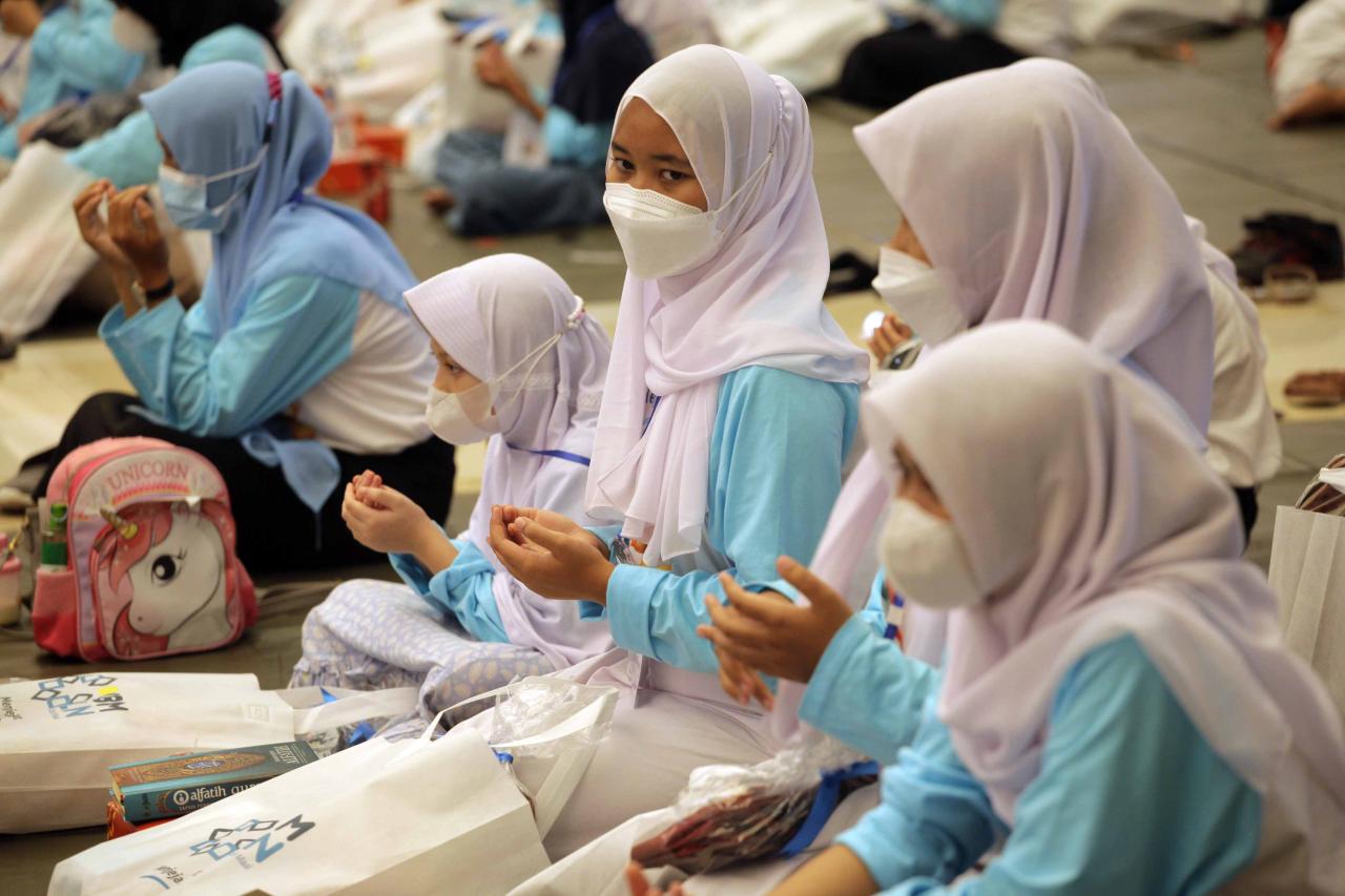 Berbagi Kebahagiaan,...