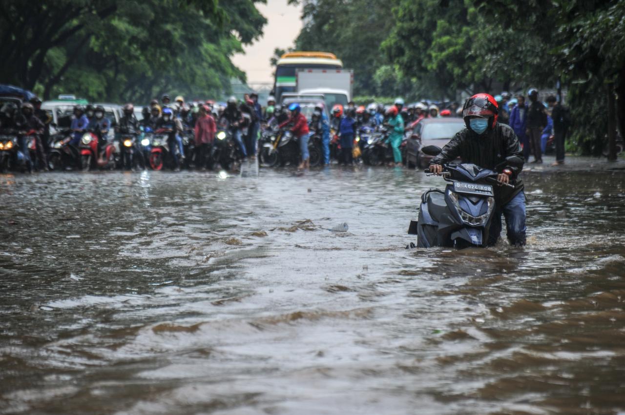 Banjir Melanda Kota...
