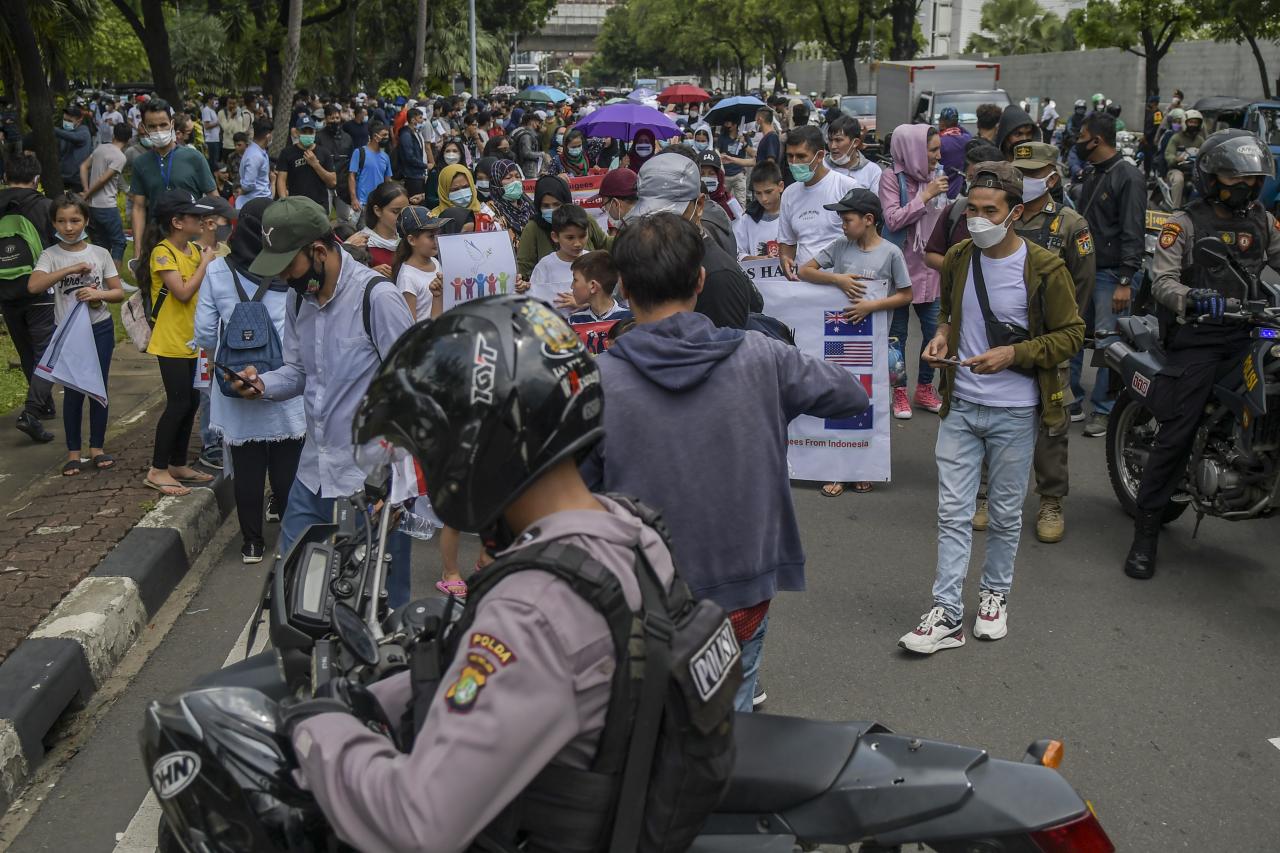 Pengungsi dan Pencari...