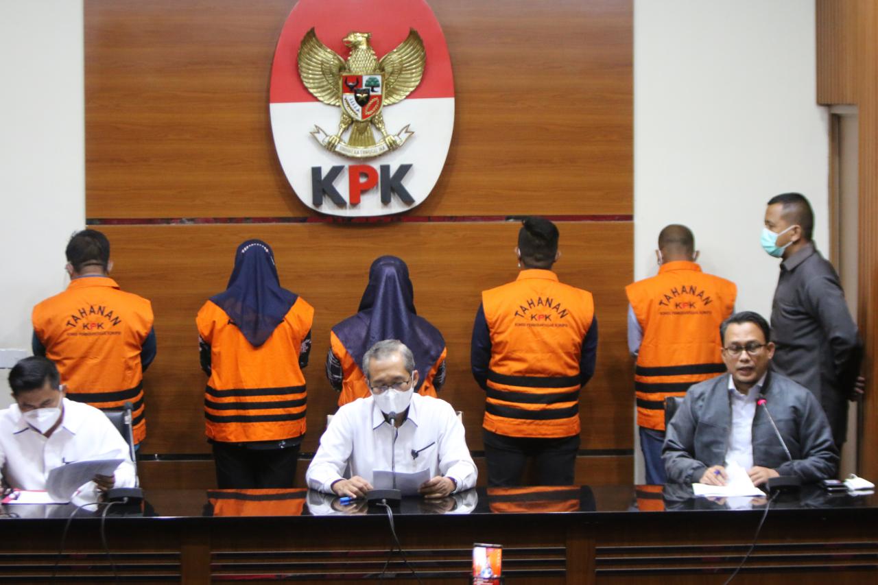 KPK Kembali Tahan 15...