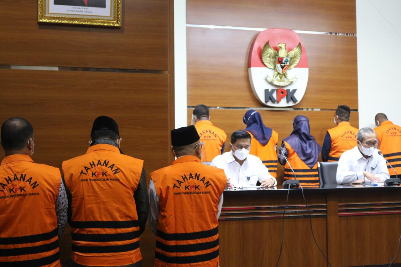KPK Kembali Tahan 15...