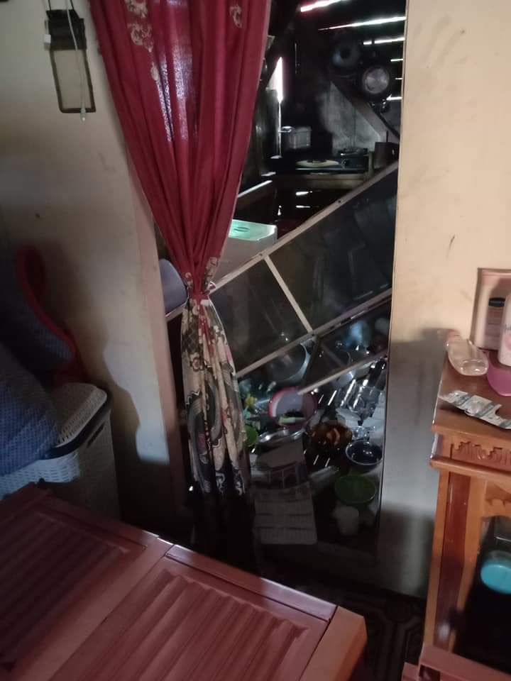 Bangunan Hancur Akibat...