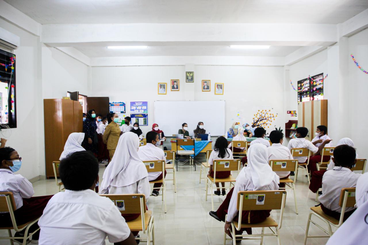 Vaksinasi Covid-19 Perdana...