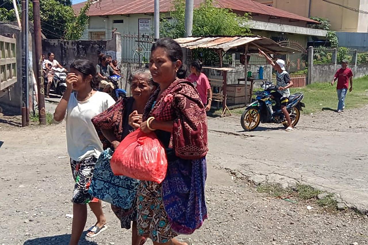 Peringatan Dini Tsunami...