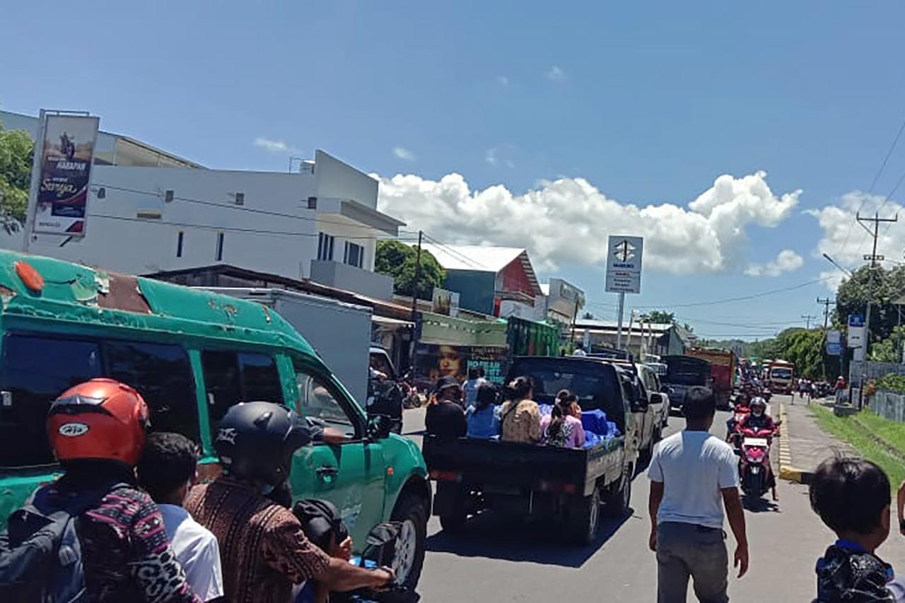 Peringatan Dini Tsunami...