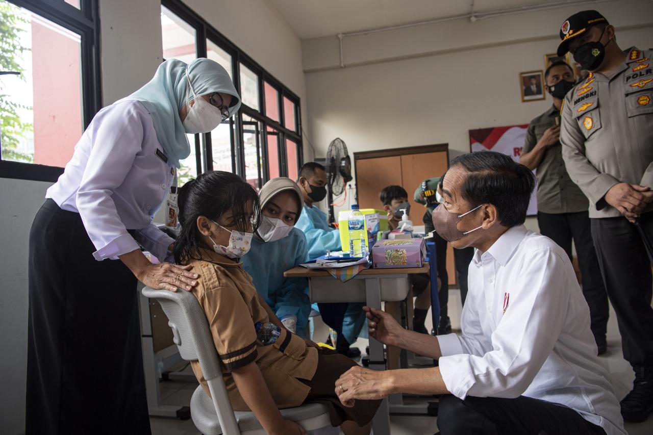Presiden Jokowi Tinjau...