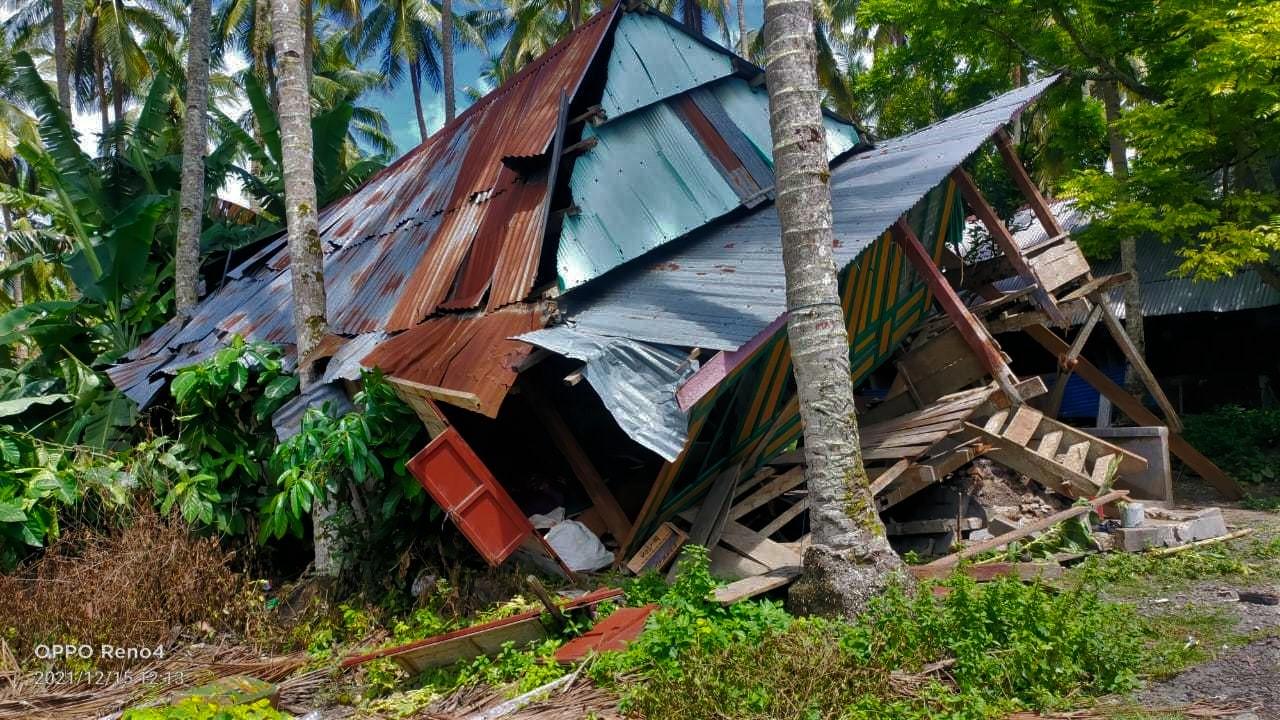 Dampak Gempa Bumi di...